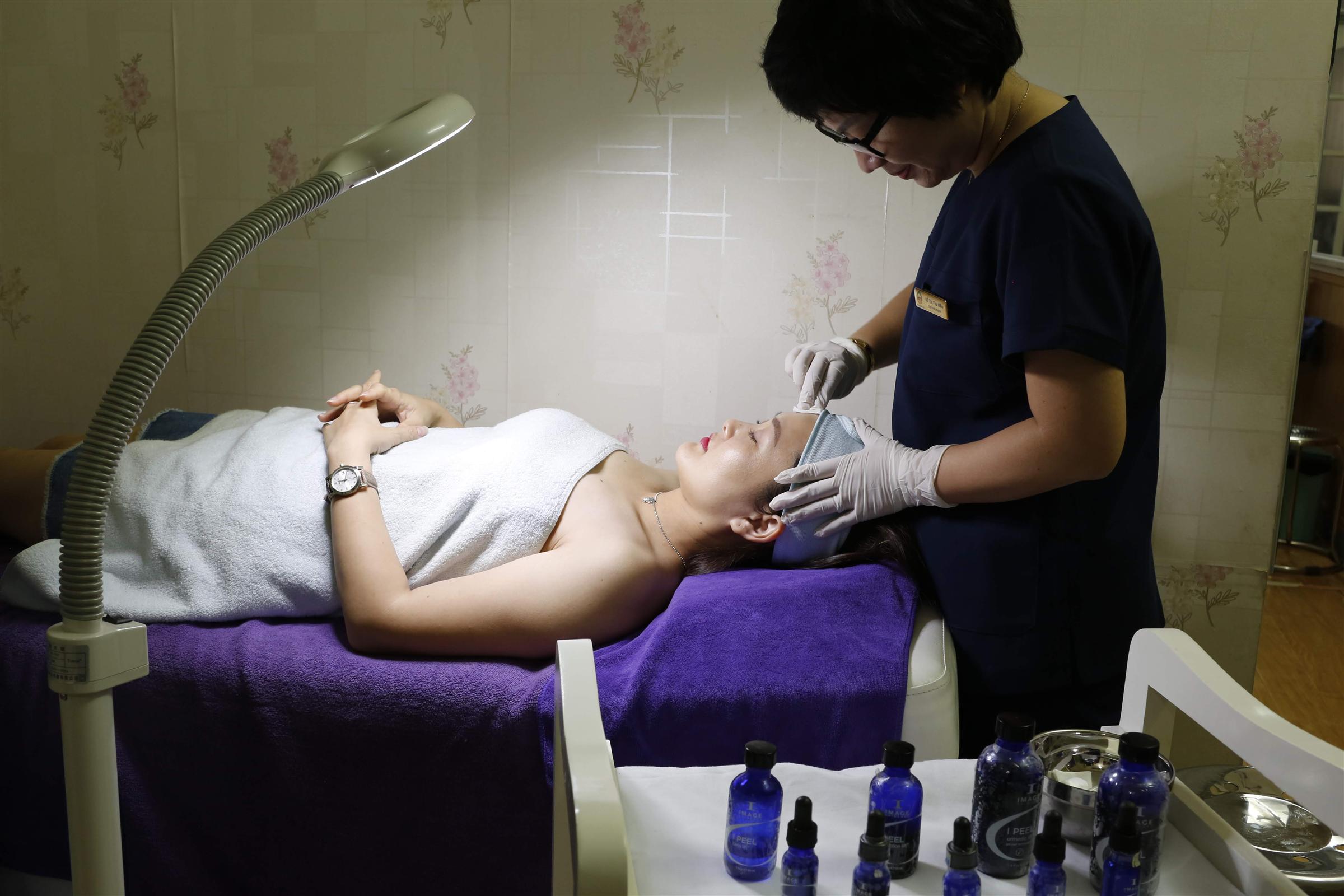 Thay da sinh học điều trị mụn